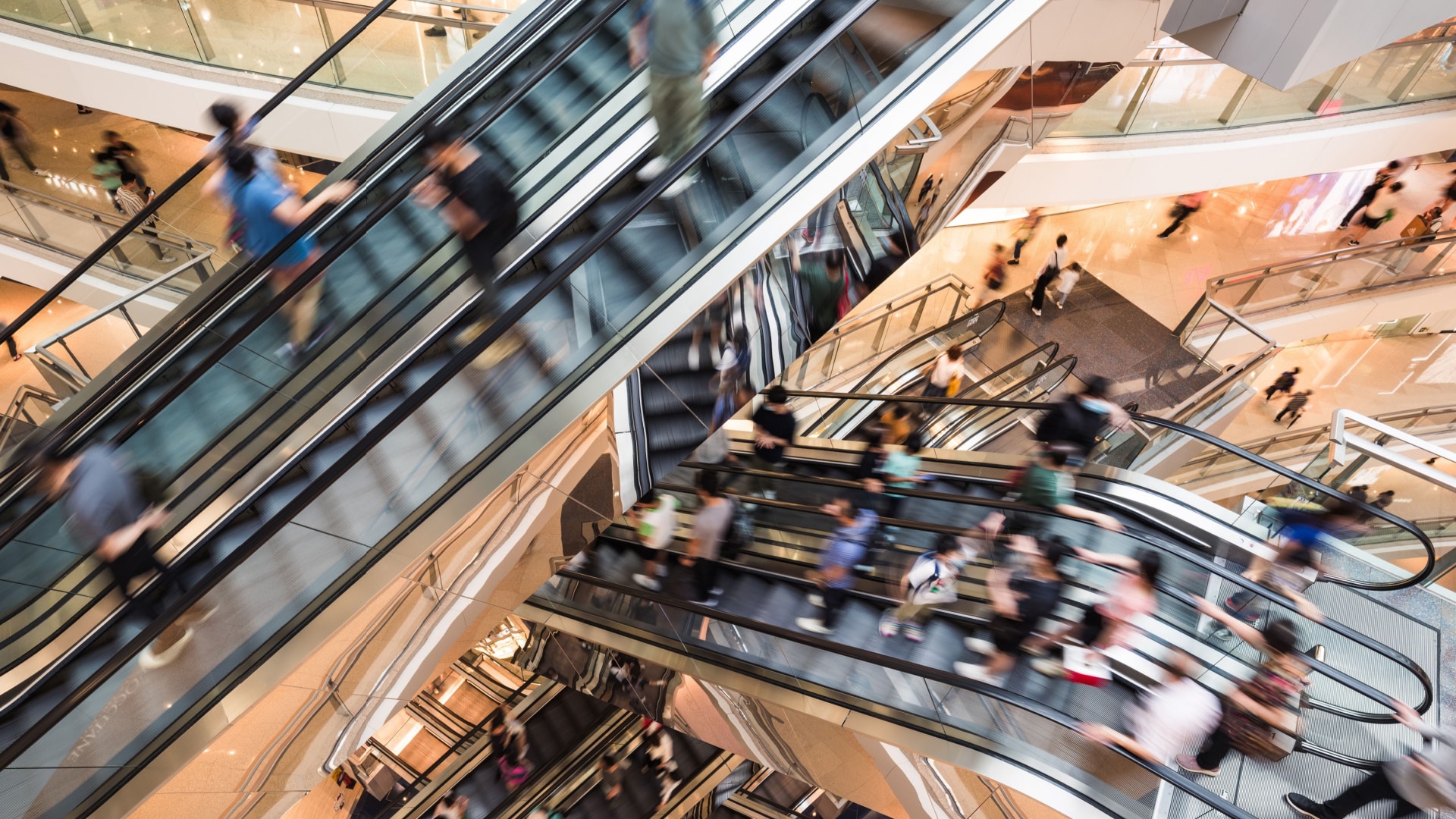 Une fréquentation des sites commerciaux en hausse en 2023, malgré l’inflation