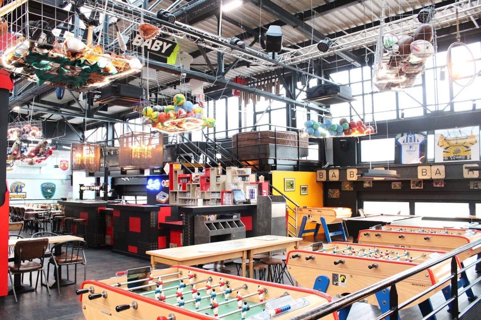 Le bar sportif Novick’s Stadium entre sur le ring avec une première franchise