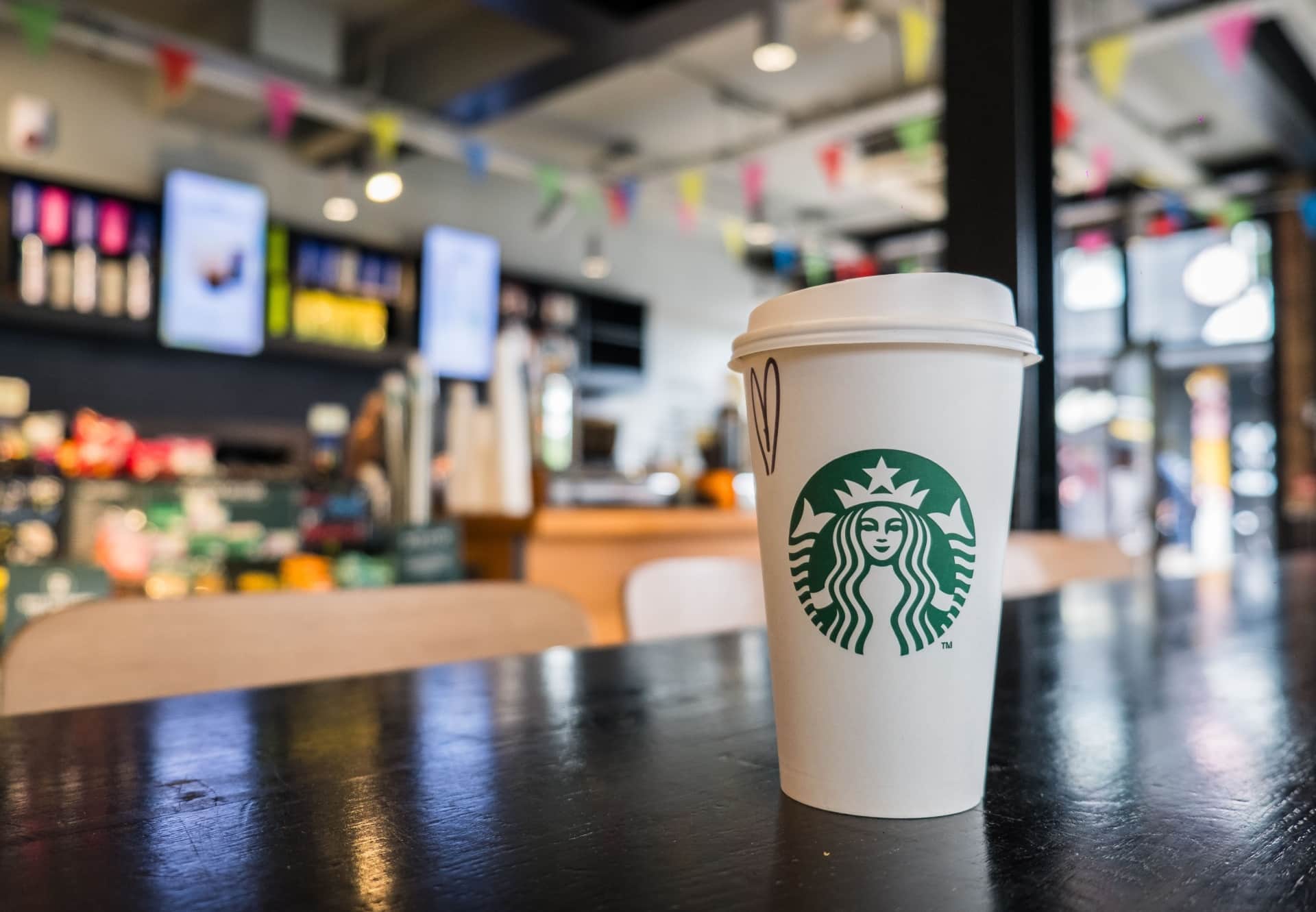 Face aux difficultés, Starbucks tente un retour aux sources